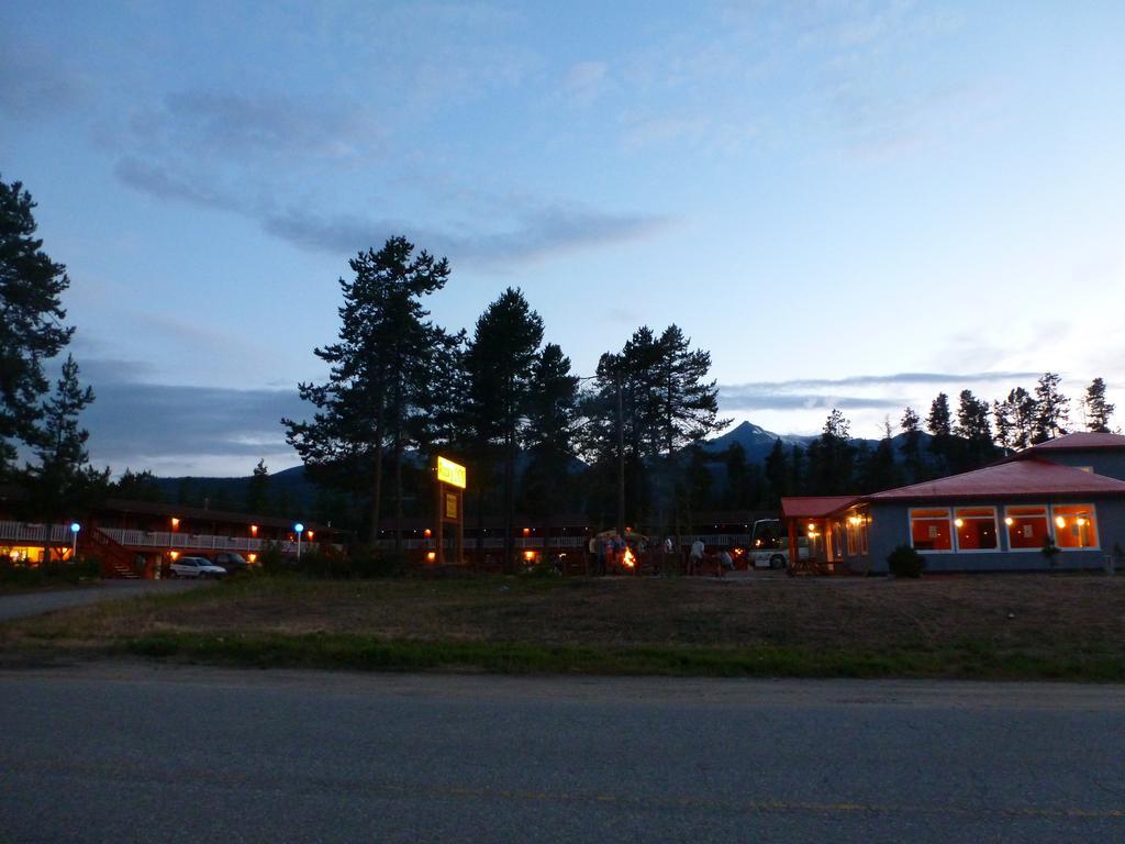Rocky Inn Valemount Eksteriør bilde
